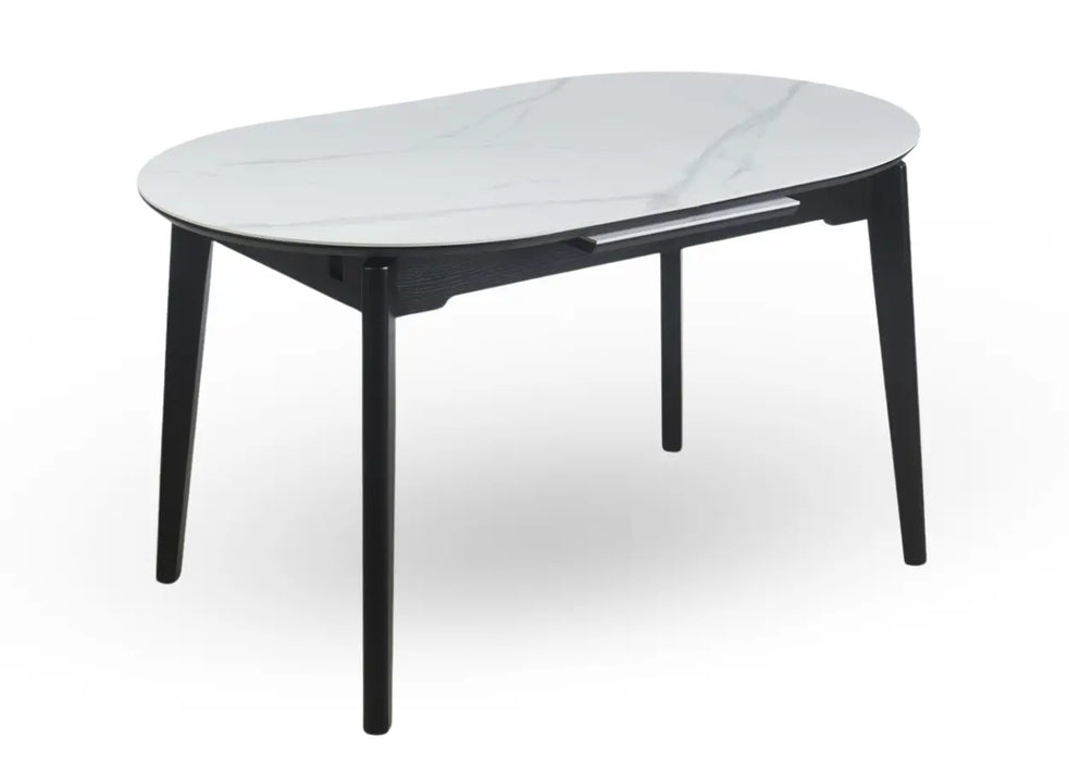 Stół belari na białym tle