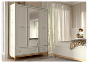 Duża szafa kaszmir w sypialni