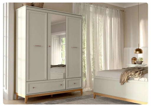 Duża szafa kaszmir w sypialni