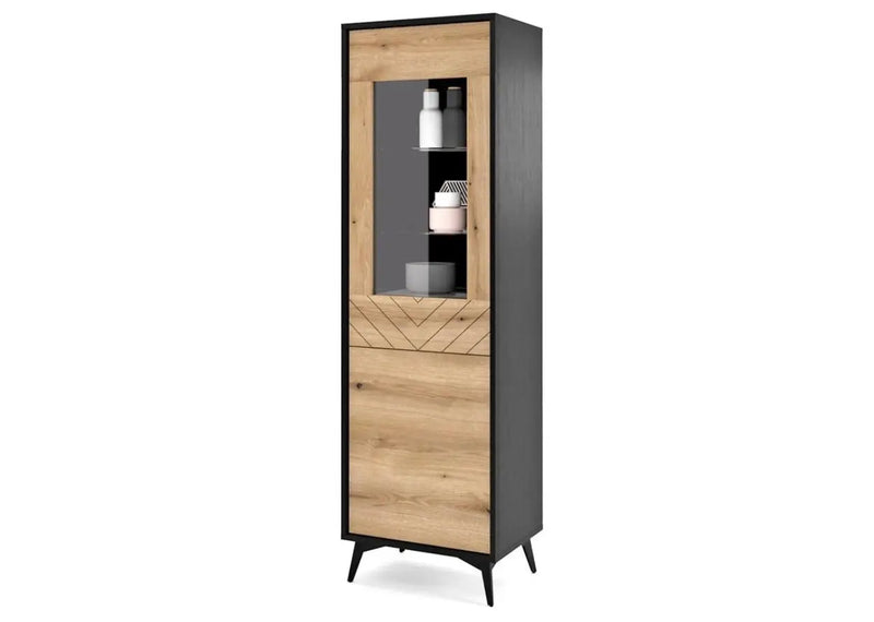 Witryna Does W.EC54 z czarnymi metalowymi nóżkami, ozdobnymi frontami w jodełkę