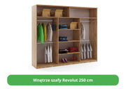 Wnętrze większej szafy z lamelami Revolut