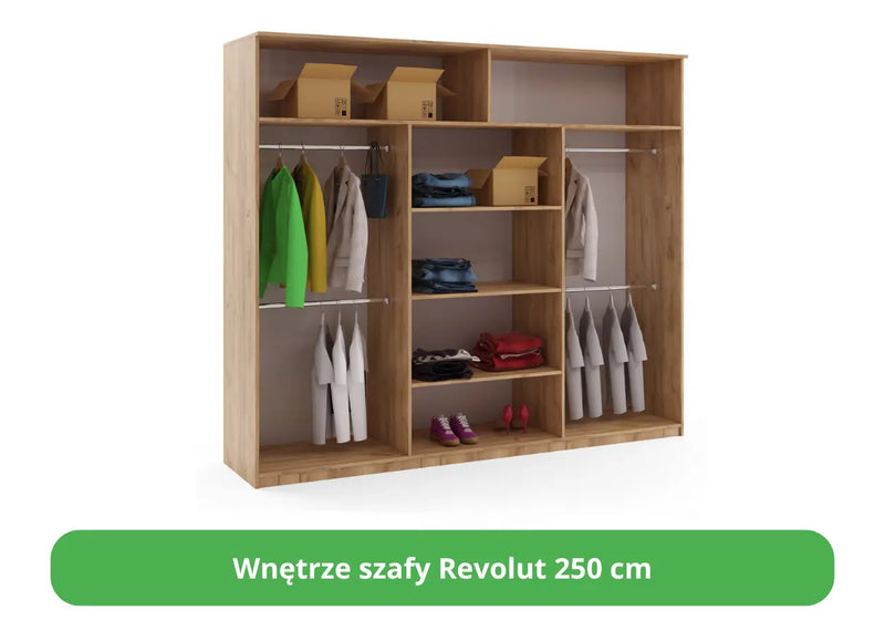 Wnętrze większej szafy z lamelami Revolut