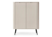 Kaszmirowa komoda do salonu, z dużą ilością półek na czarnych nóżkach