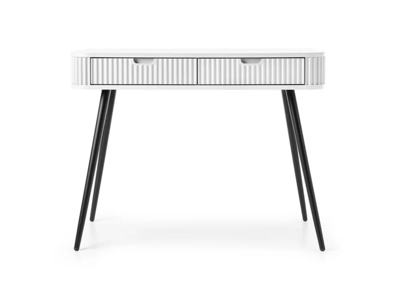 Biała, modna toaletka na czarnych nogach!