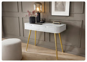 Biała toaletka Zova na złotych nogach