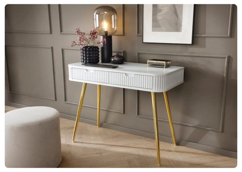 Biała toaletka Zova na złotych nogach