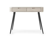 Beżowa toaletka na czarnych nogach do modnego salonu!