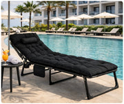 Leżak ogrodowy Sundey czarny w aranżacji przy basenie