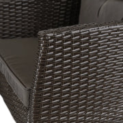 Detal technorattanu w zestawie mebli ogrodowych ARTE – wytrzymała plecionka na taras i ogród