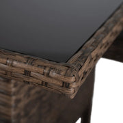 Detal stołu ogrodowego z technorattanu w zestawie mebli ogrodowych ARTE w kolorze brązowym