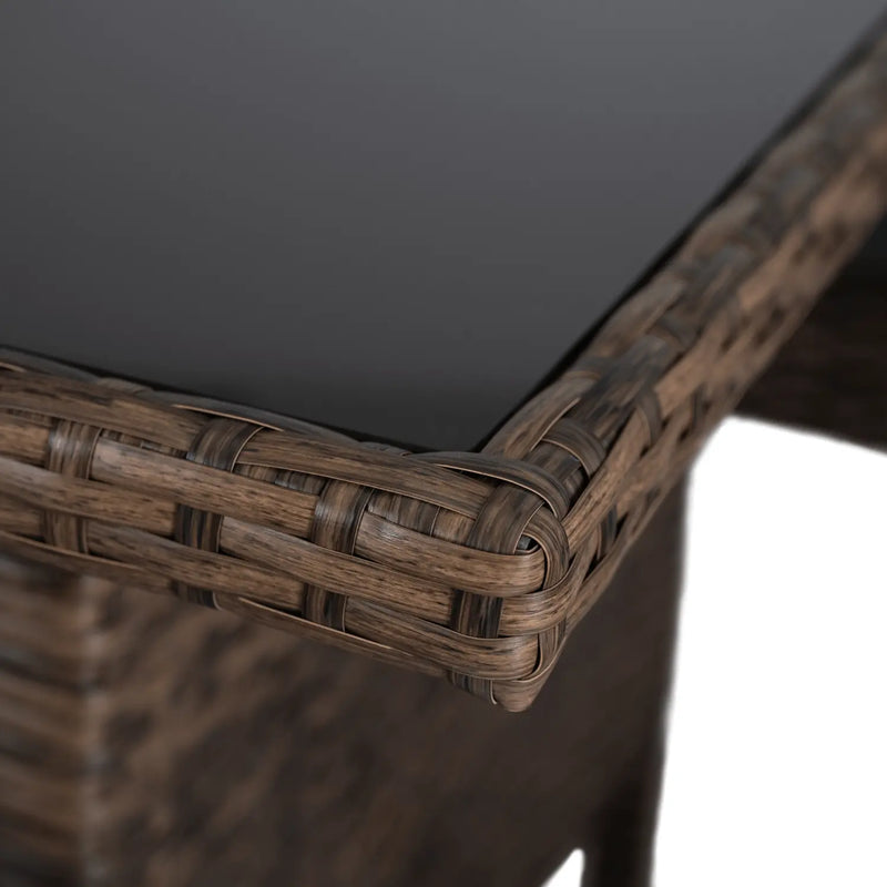 Detal stołu ogrodowego z technorattanu w zestawie mebli ogrodowych ARTE w kolorze brązowym