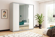 Biała szafa z drzwiami przesuwanymi Apollo 2-3 w aranżacji