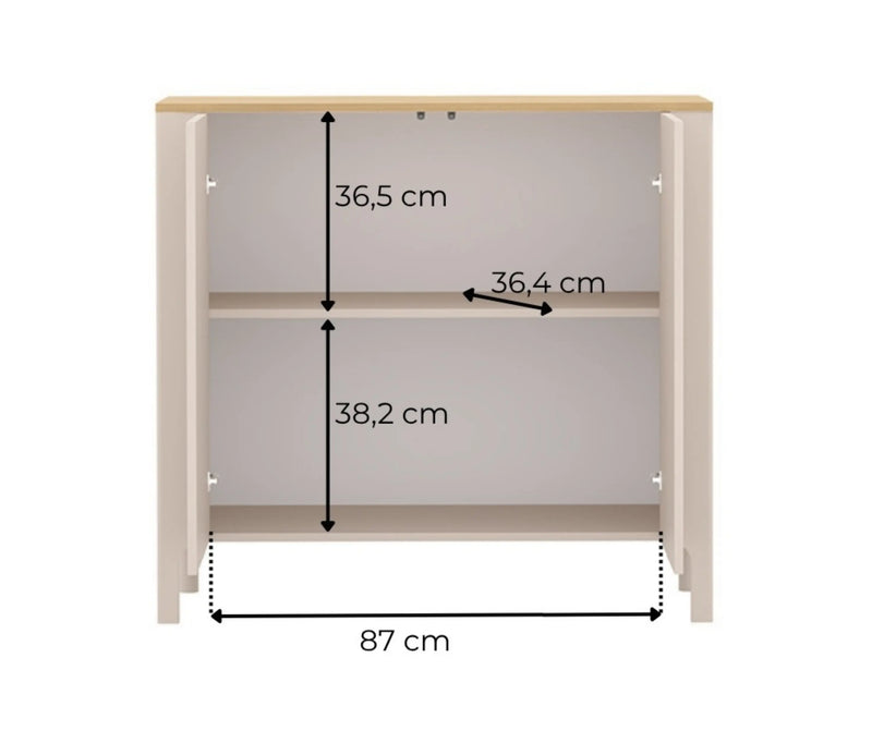 Witryna Marbella 02 kaszmir z otwartymi drzwiczkami – wymiary wnętrza: szerokość 87 cm, głębokość półki 36,4 cm oraz wysokość górnej komory 36,5 cm i dolnej 38,2 cm.