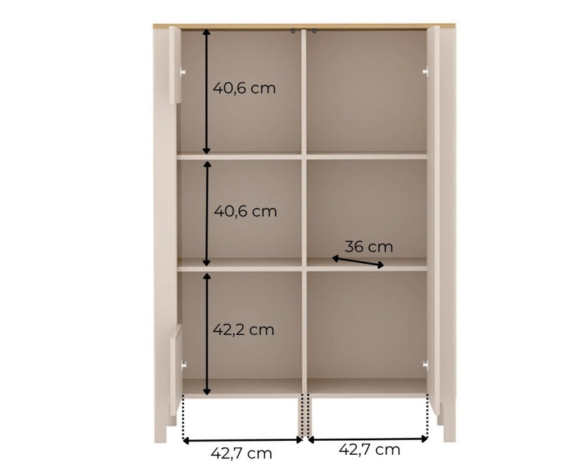 Witryna Marbella 03 kaszmir z otwartymi drzwiami – wymiary wnętrza: półki szerokości 42,7 cm i głębokości 36 cm, wysokości komór 40,6 oraz 42,2 cm.