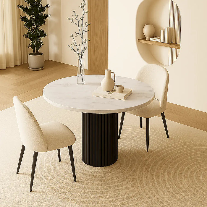 Stół nesta na czarnej nodze w nowoczesnym salonie 