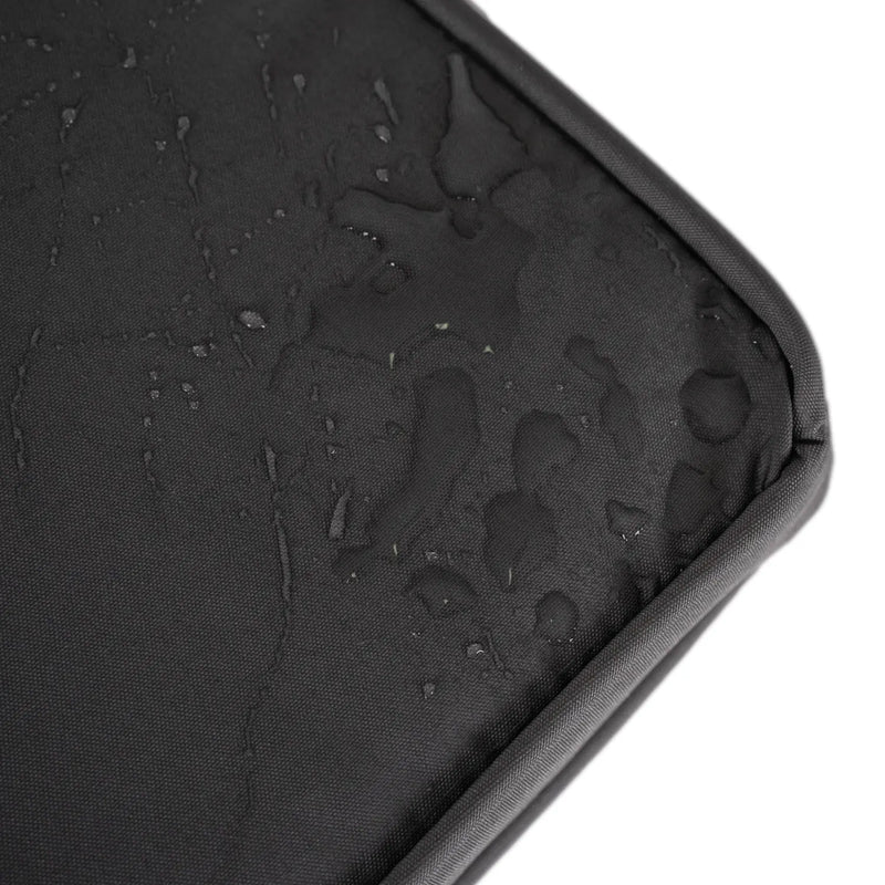 Wodoodporna poduszka w zestawie mebli ogrodowych ARTE – tkanina odporna na wilgoć i zachlapania